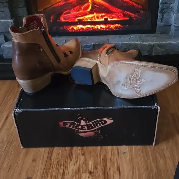 Freebird Brown Leather Star Cutout Ankle Booties - Picture 4 of 6